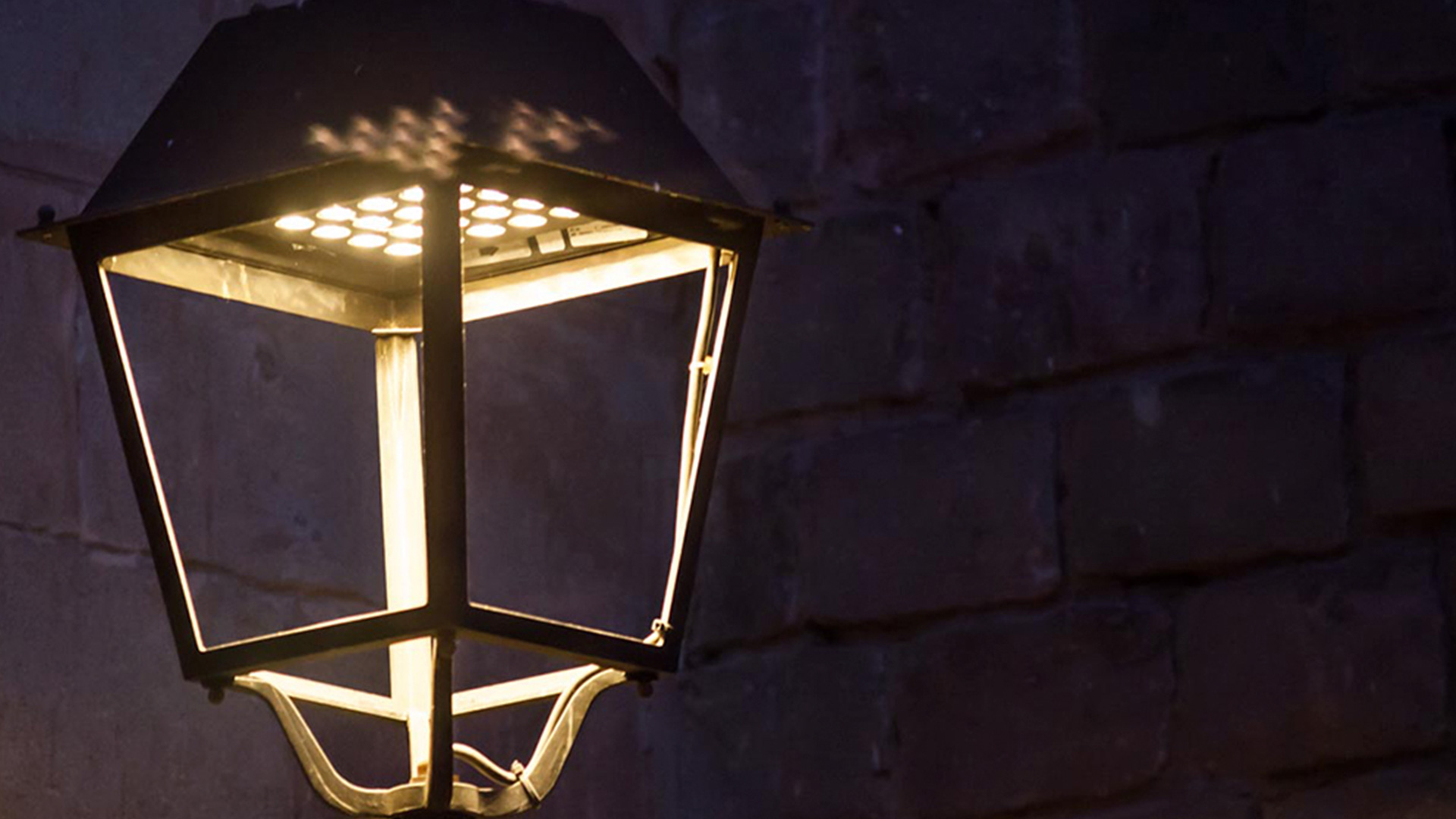 Lot 1. Subministrament de llumeneres de tecnologia LED i altres elements relacionats amb l’enllumenat públic